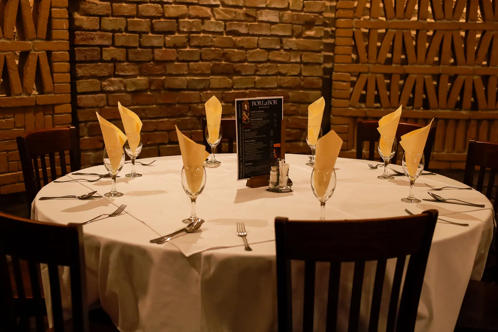 Private round table for group dining at Borlabor