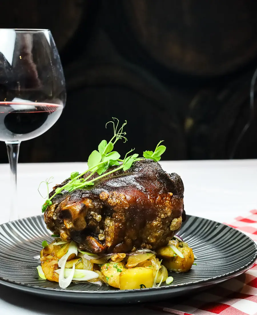 Csülök pékné módra — oven-baked Hungarian pork knuckle at Borlabor Budapest