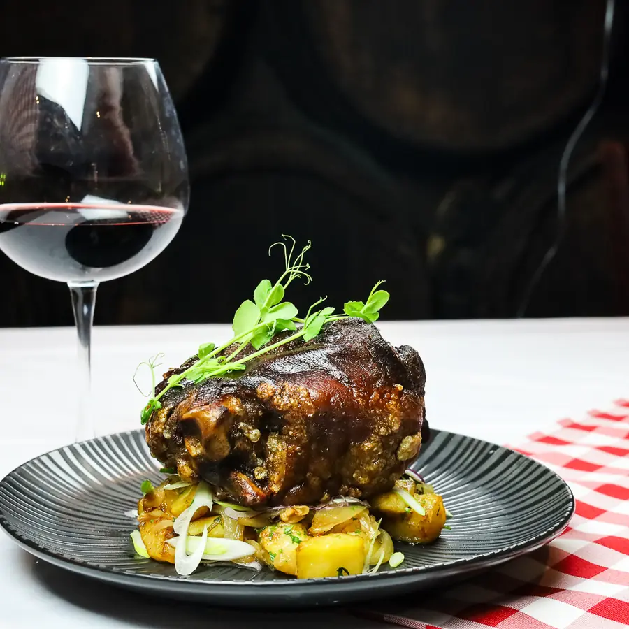 Csülök pékné módra — traditional oven-baked pork knuckle at Borlabor Budapest